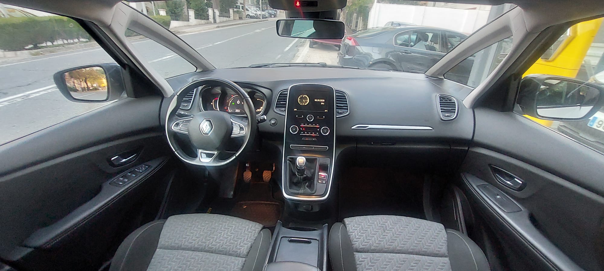 Renault Grand Scenic 1.3 TCE 140CV miniatura 9